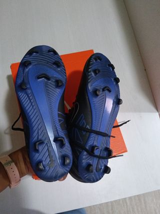Botas de fútbol Nike Negras talla 37,5