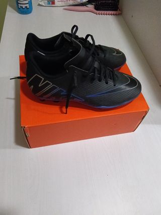 Botas de fútbol Nike Negras talla 37,5