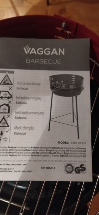 Barbacoa VAGGAN Negra y Roja