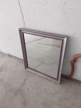 Espejo de madera plateado