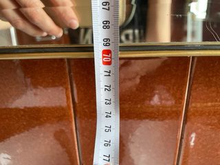 Espejo de baño con apliques dorados