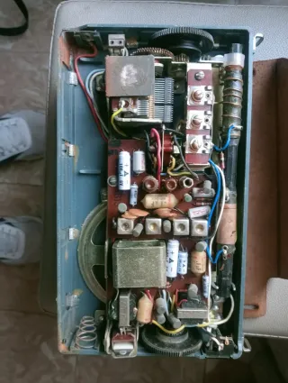 Radio Vintage Marrón y Plateada