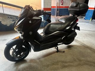 Yamaha X-MAX 125cc Momo Design