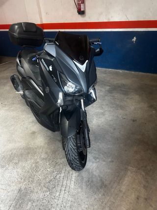 Yamaha X-MAX 125cc Momo Design