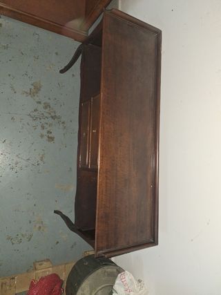 Aparador de madera con cajones