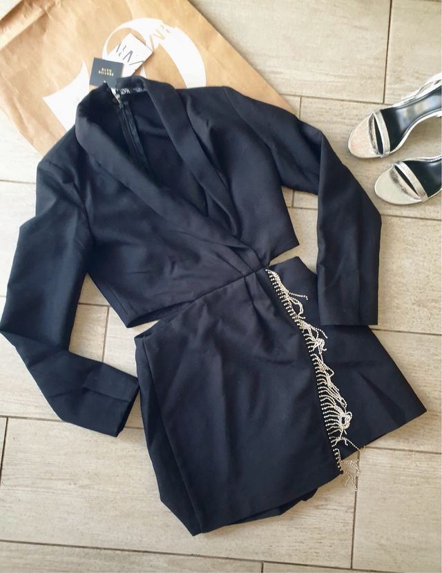 Mono negro Zara con pedrería