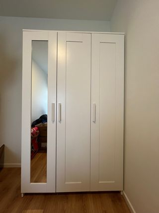 Armario IKEA BRIMNES Blanco 3 puertas con espejo.