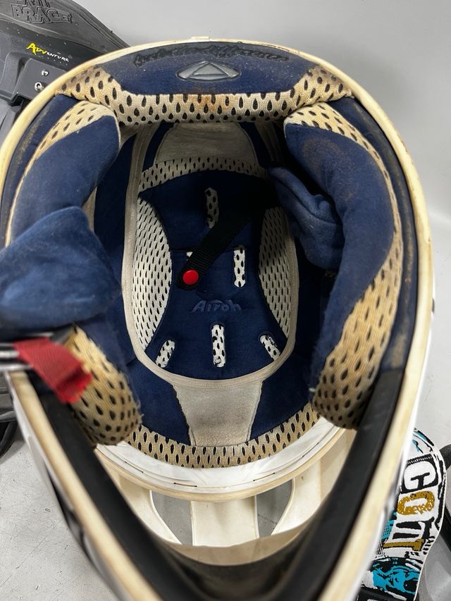 Casco Airoh con occhiali e 2 collari