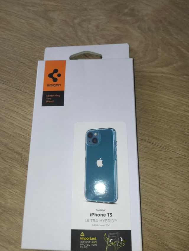 Estuche Spigen Ultra Hybrid iPhone 13 Transparente