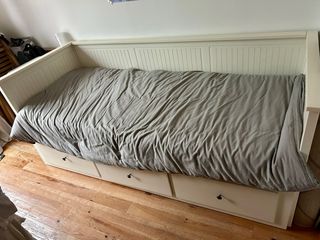 Cama Ikea Hemnes + 2 colchones + edredón