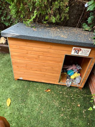 Casa para perro de madera