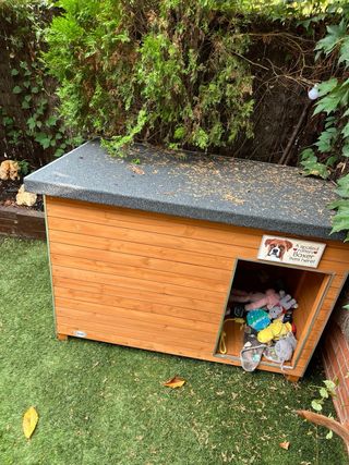 Casa para perro de madera