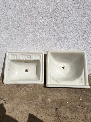 Lavabo antiguo de loza beige
