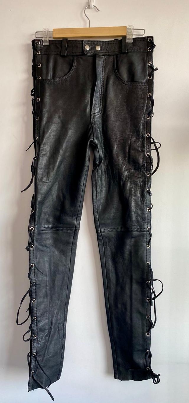 Pantalones de cuero con cordones