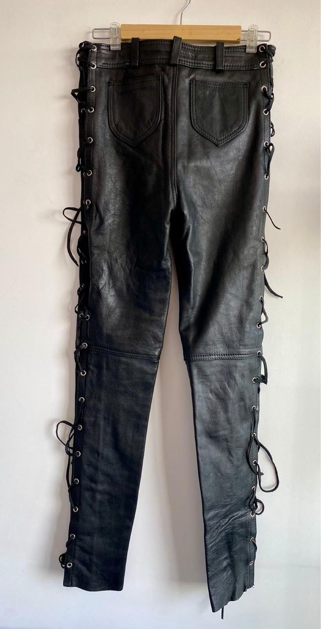 Pantalones de cuero con cordones