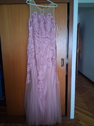 Vestido de fiesta rosa con pedrería