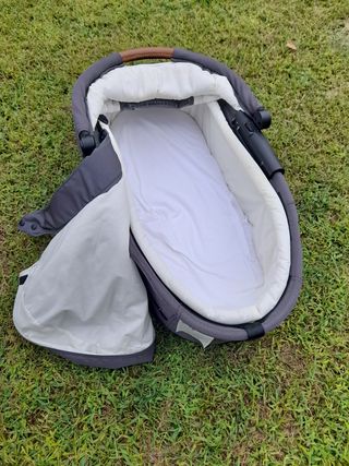 Cochecito de bebé gris