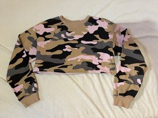 Sudadera corta Bershka camuflaje