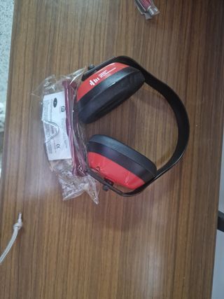 Casco y gafas de protección
