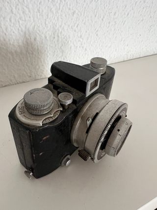 Cámara Analógica Vintage Negra y Plateada