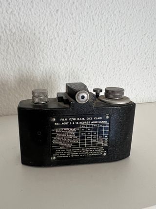 Cámara Analógica Vintage Negra y Plateada