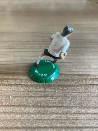 Figura futbolista miniatura Valencia