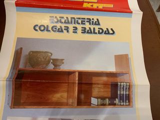 Mesa escritorio con estanterías