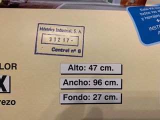 Mesa escritorio con estanterías