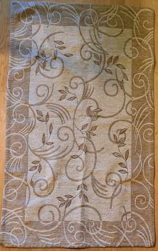 Alfombra  de recibidor beige y marrón