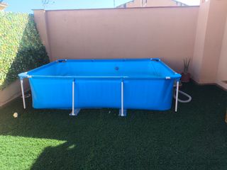 Piscina familiar azul