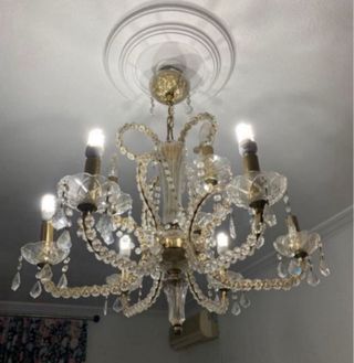 Lámpara de araña de cristal y metal