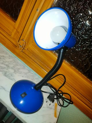 Lámpara de escritorio azul y blanca