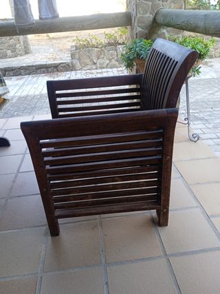 Sillón de teka con cojín
