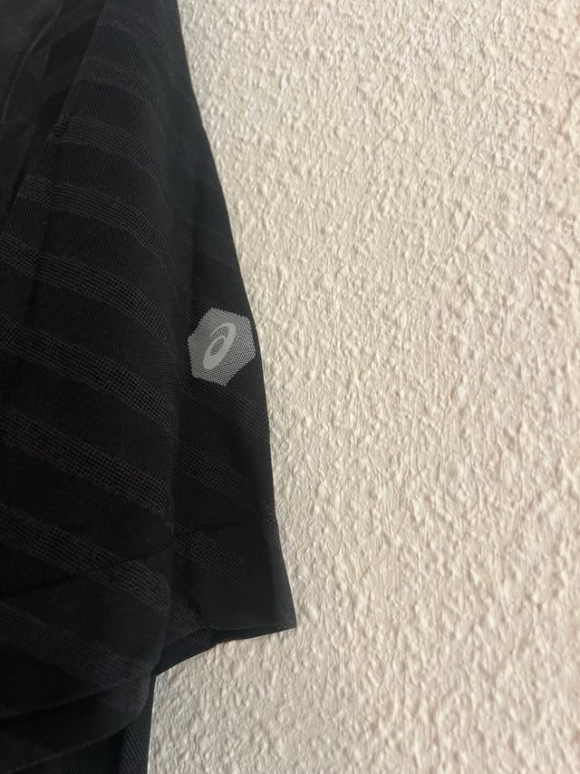 Lote 4 Camisetas Asics de varios colores