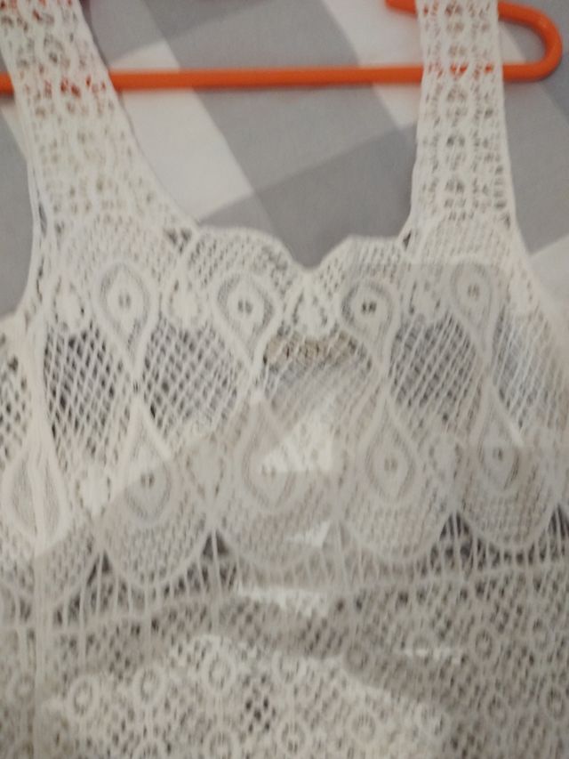 Top de crochet blanco con flecos