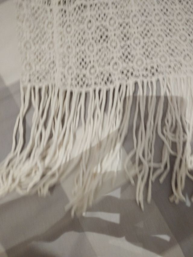 Top de crochet blanco con flecos