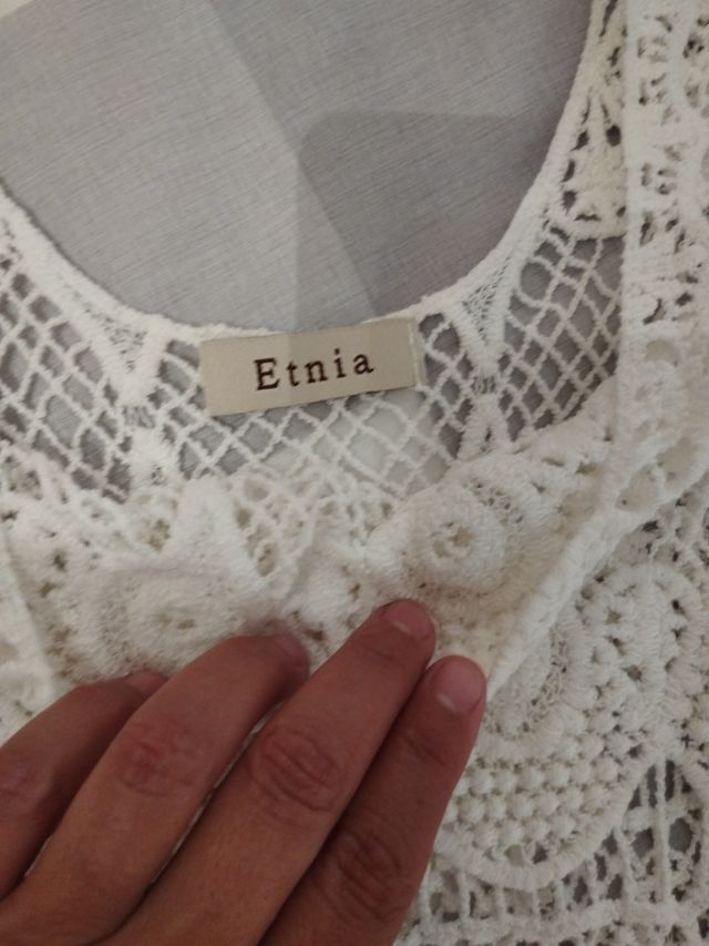 Top de crochet blanco con flecos