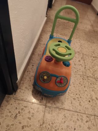 Correpasillos infantil con volante y asa