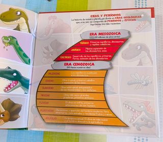 El torvisaurio y dos figuras