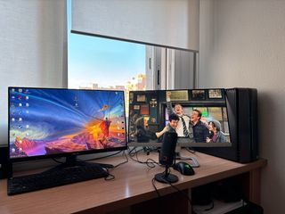 setup PC Omen HP Negro+monitores Asus/HP+Altavoces