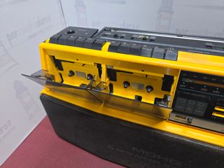 Philips D8304 Boombox Amarillo