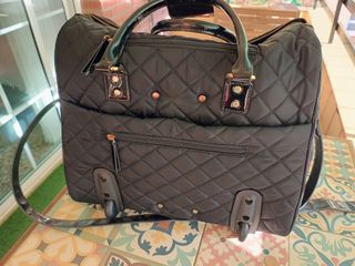 Bolsa de viaje Parfois negra acolchada
