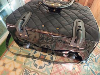 Bolsa de viaje Parfois negra acolchada