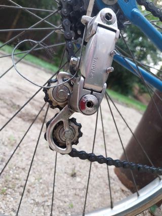Bicicleta de carretera azul vintage