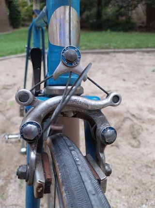 Bicicleta de carretera azul vintage