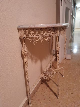 Mesa consola de mármol y metal