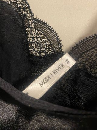 Camisón negro con encaje