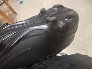 Botas de fútbol negras niño. Talla 33