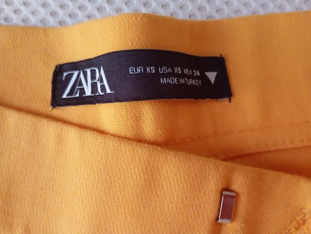 Pantalón Zara naranja talla XS