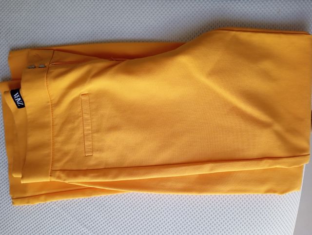 Pantalón Zara naranja talla XS